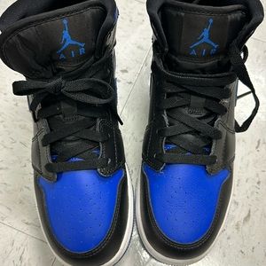 Youth 7 Nike Air Jordan high top.  Like new condition